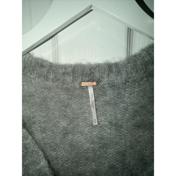 Free People Gray Crop Alpaca Loop Knit Sweater Size M V Neck Sleeveless - Picture 2 of 6